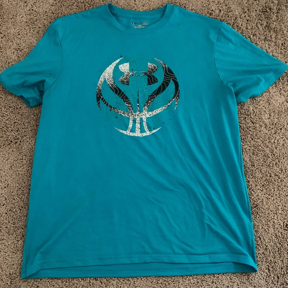Men’s UA shirt